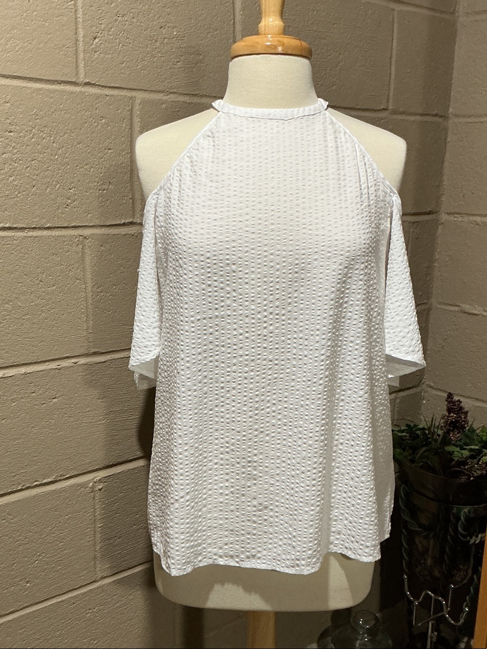 MICHAEL Michael Kors White Cold-Shoulder Textured Halter Top